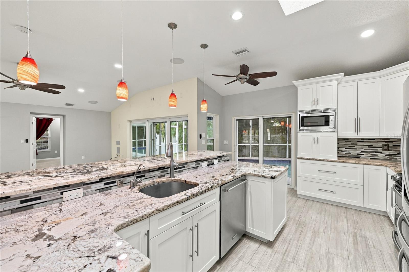 155 LAKE SHORE DRIVE E, Palm Harbor, FL 34684