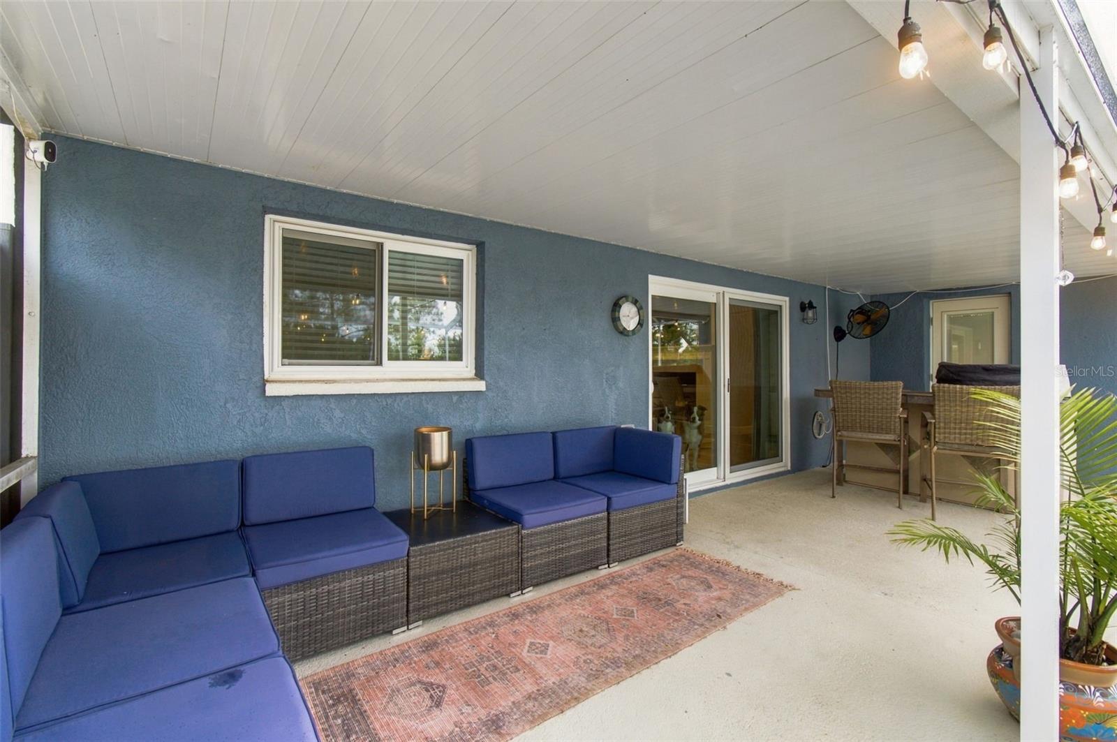 Covered lanai with built in grill