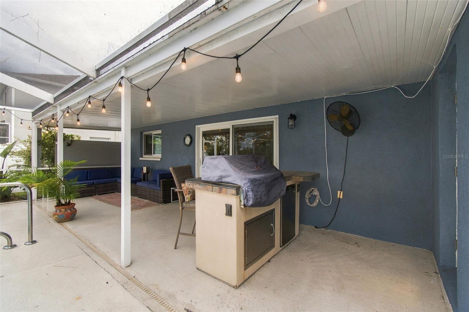 Covered lanai with built in grill