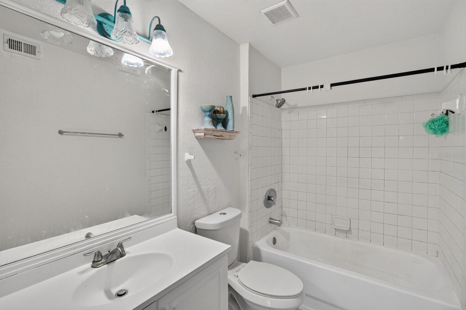 8513 ISLAND BREEZE LANE, #207, Temple Terrace, FL 33637