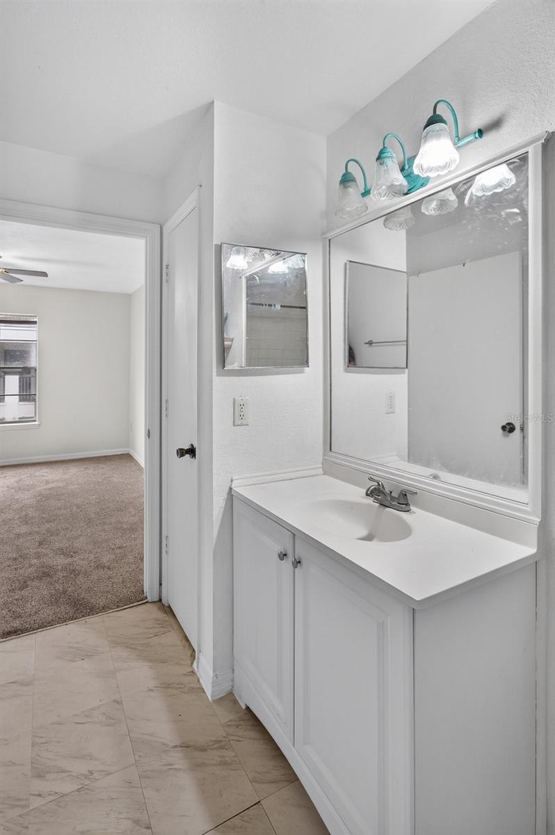 8513 ISLAND BREEZE LANE, #207, Temple Terrace, FL 33637