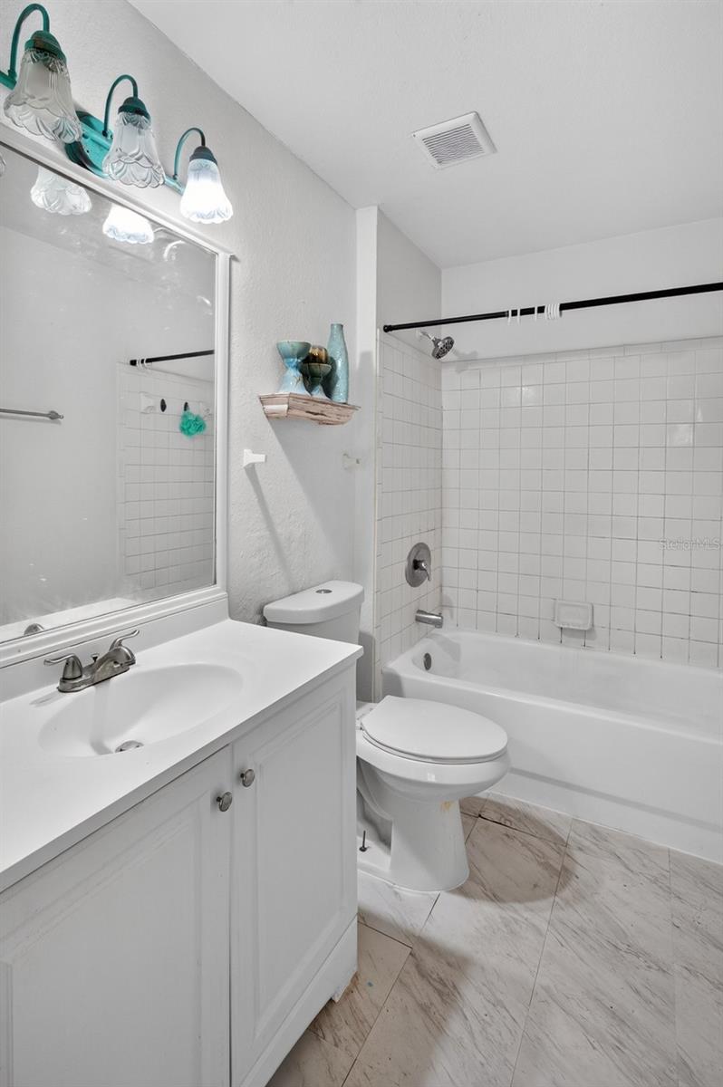 8513 ISLAND BREEZE LANE, #207, Temple Terrace, FL 33637