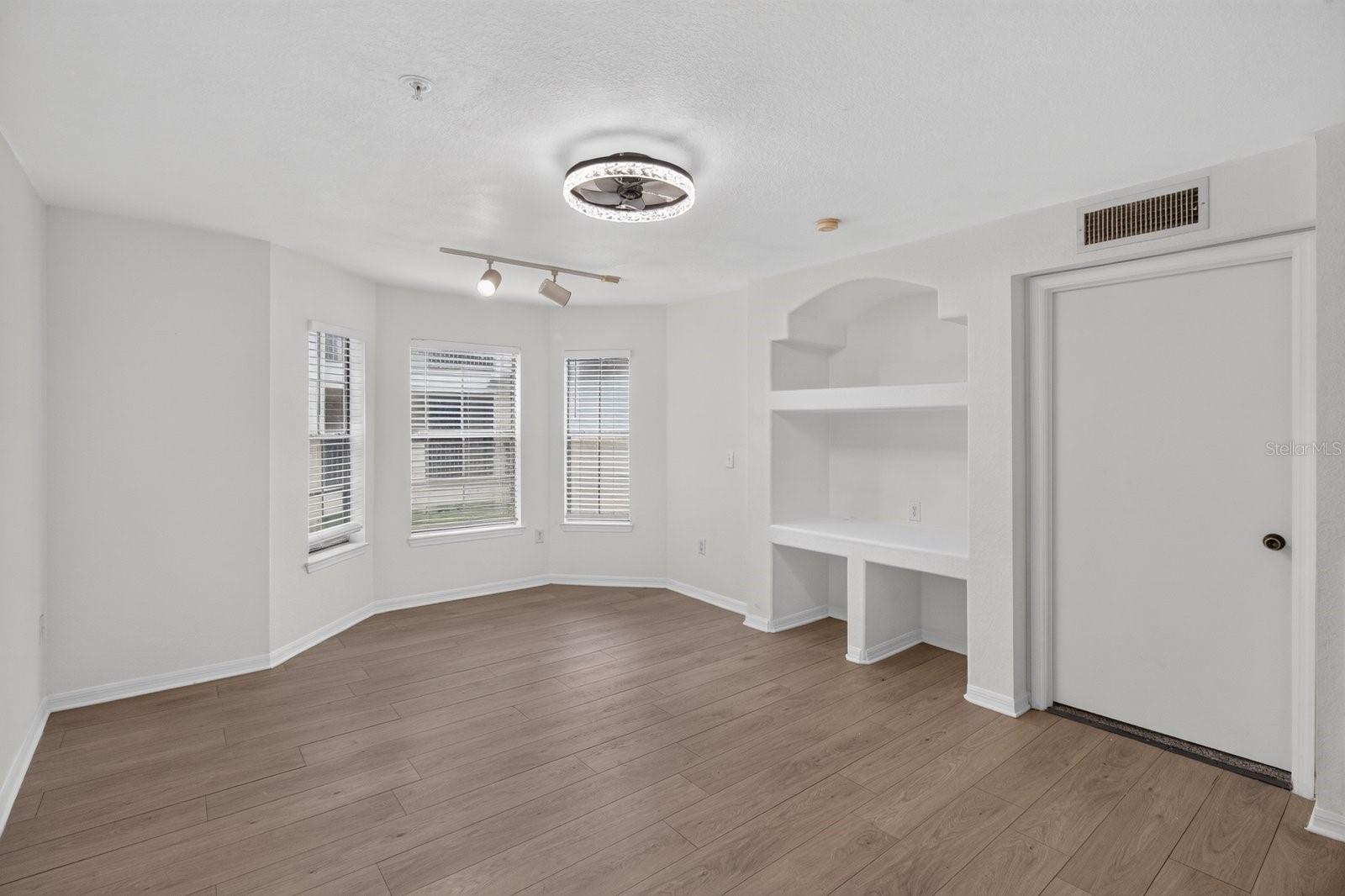 8513 ISLAND BREEZE LANE, #207, Temple Terrace, FL 33637