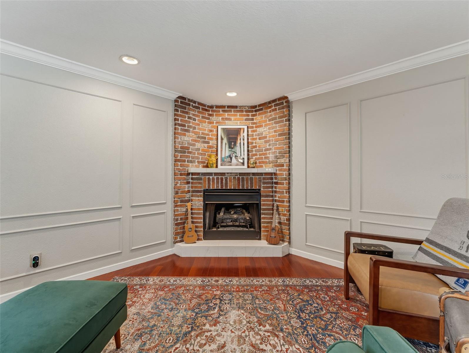 Living/Fireplace