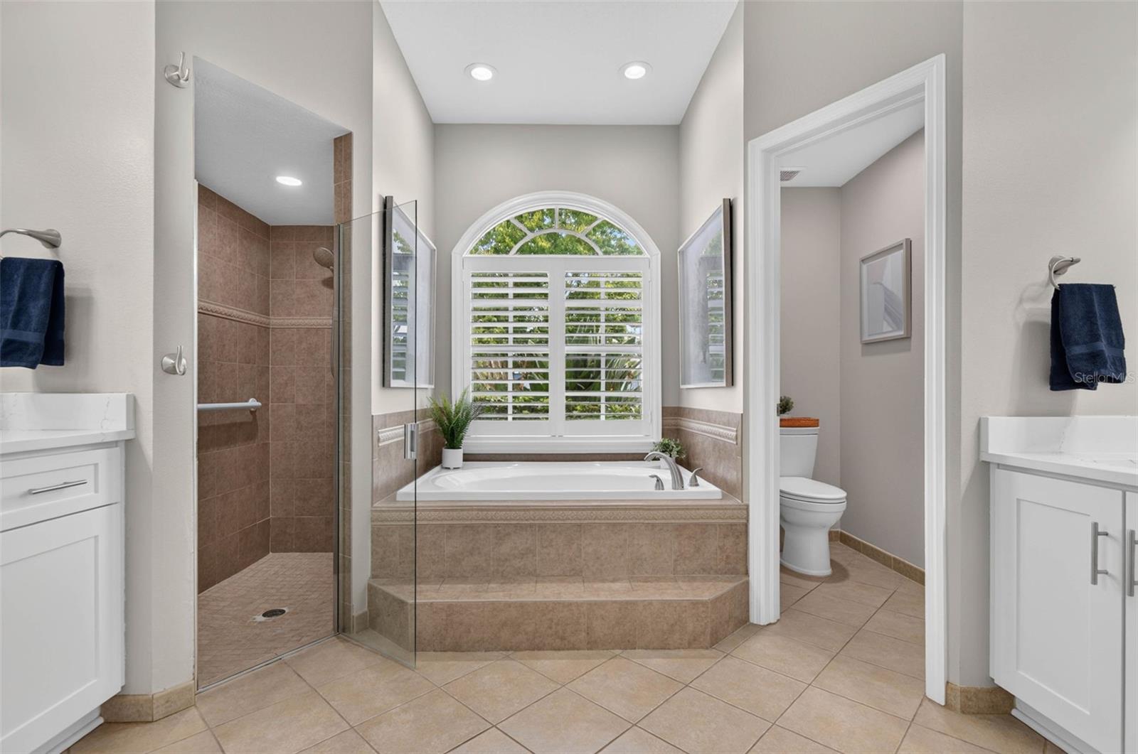 3825 SALIDA DELSOL DRIVE, Sun City Center, FL 33573