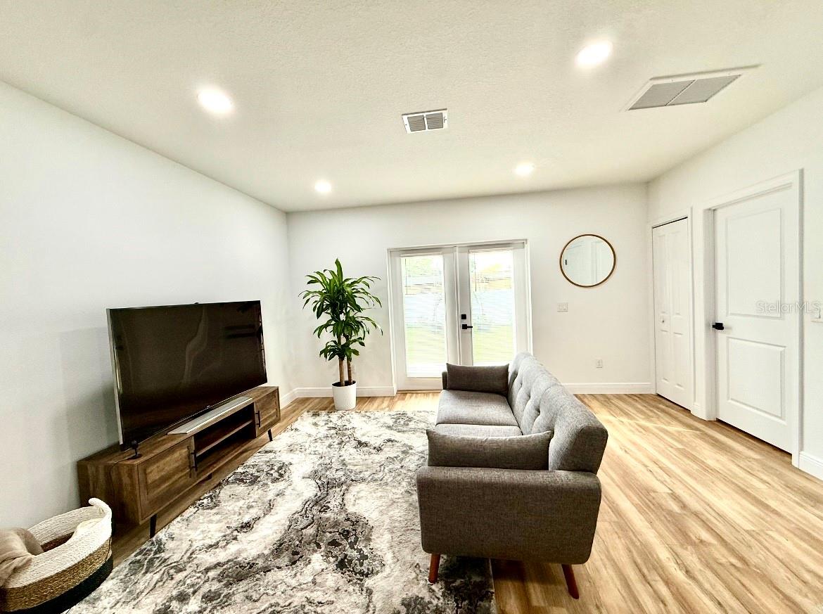 8110 N GREENWOOD AVENUE, Tampa, FL 33604