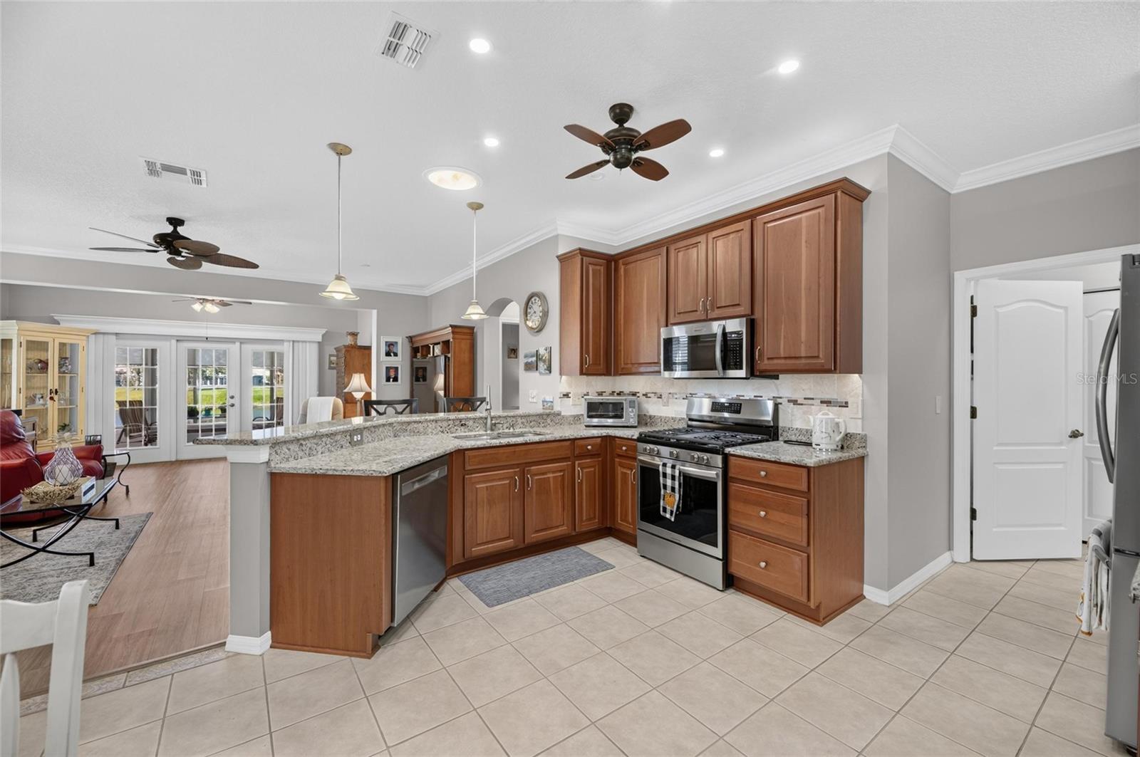1229 HUNTINGTON GREENS DRIVE, #12, Sun City Center, FL 33573