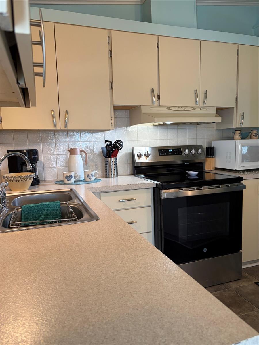 10493 PEACEFUL DRIVE, Largo, FL 33773