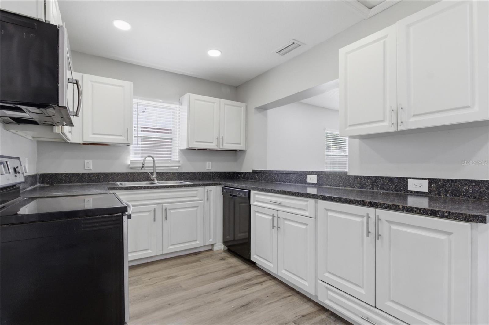 8609 CHINABERRY DRIVE, Tampa, FL 33637