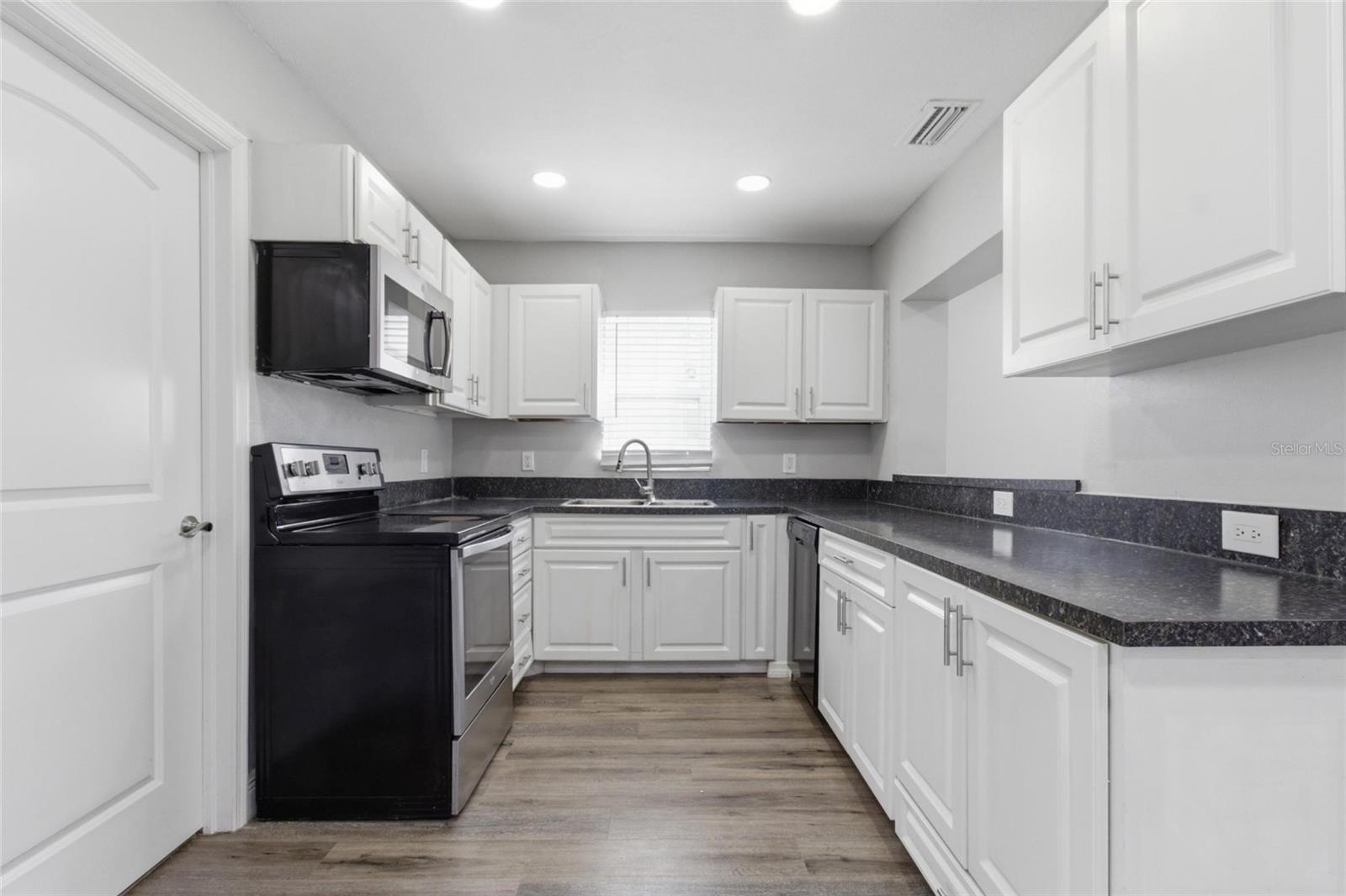 8609 CHINABERRY DRIVE, Tampa, FL 33637