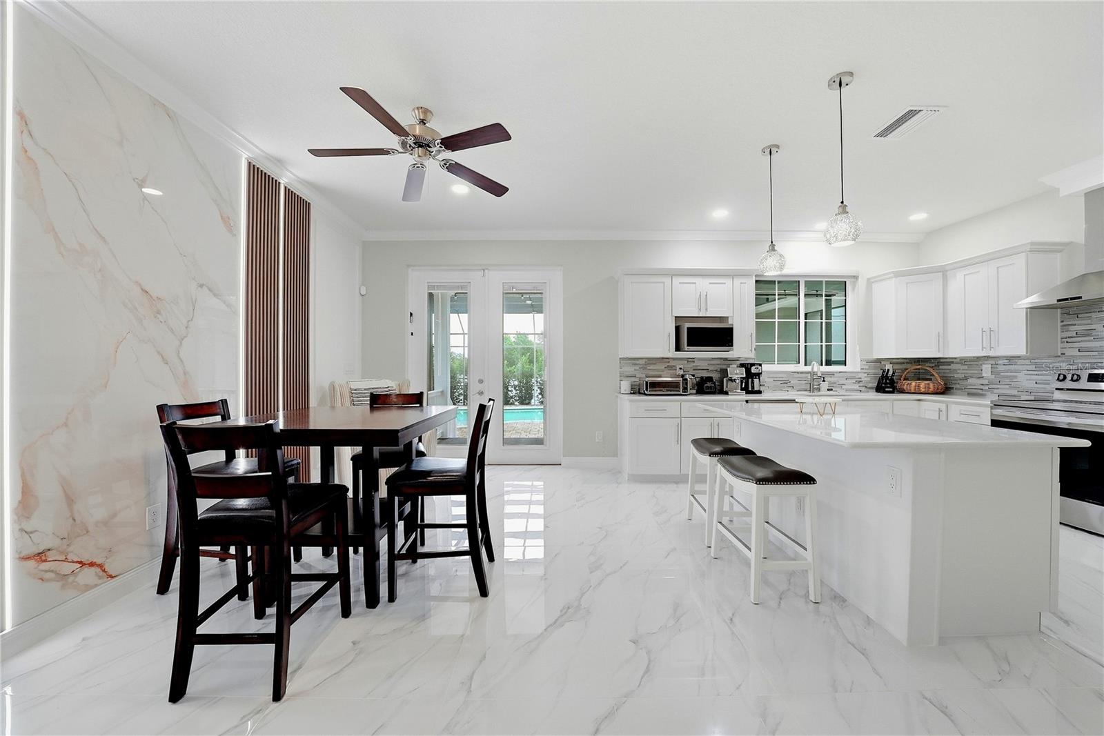 Dining & kitchen area