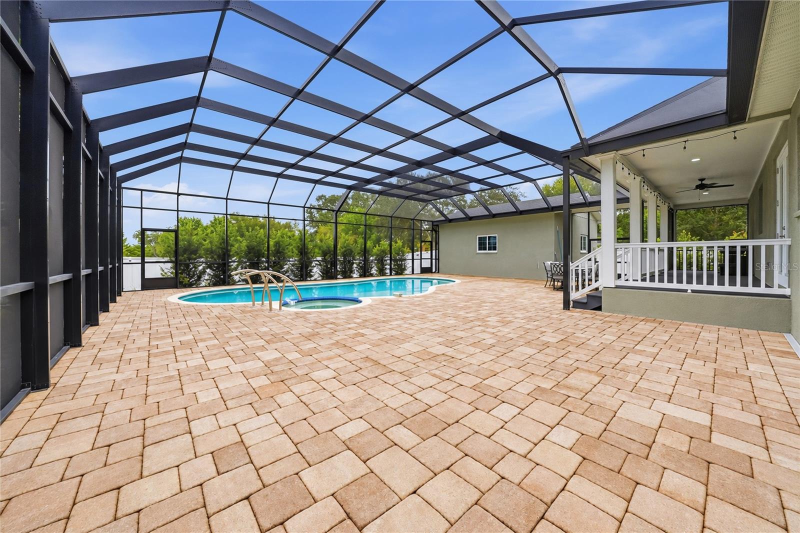 Stunning tiled paver deck & outdoor living area