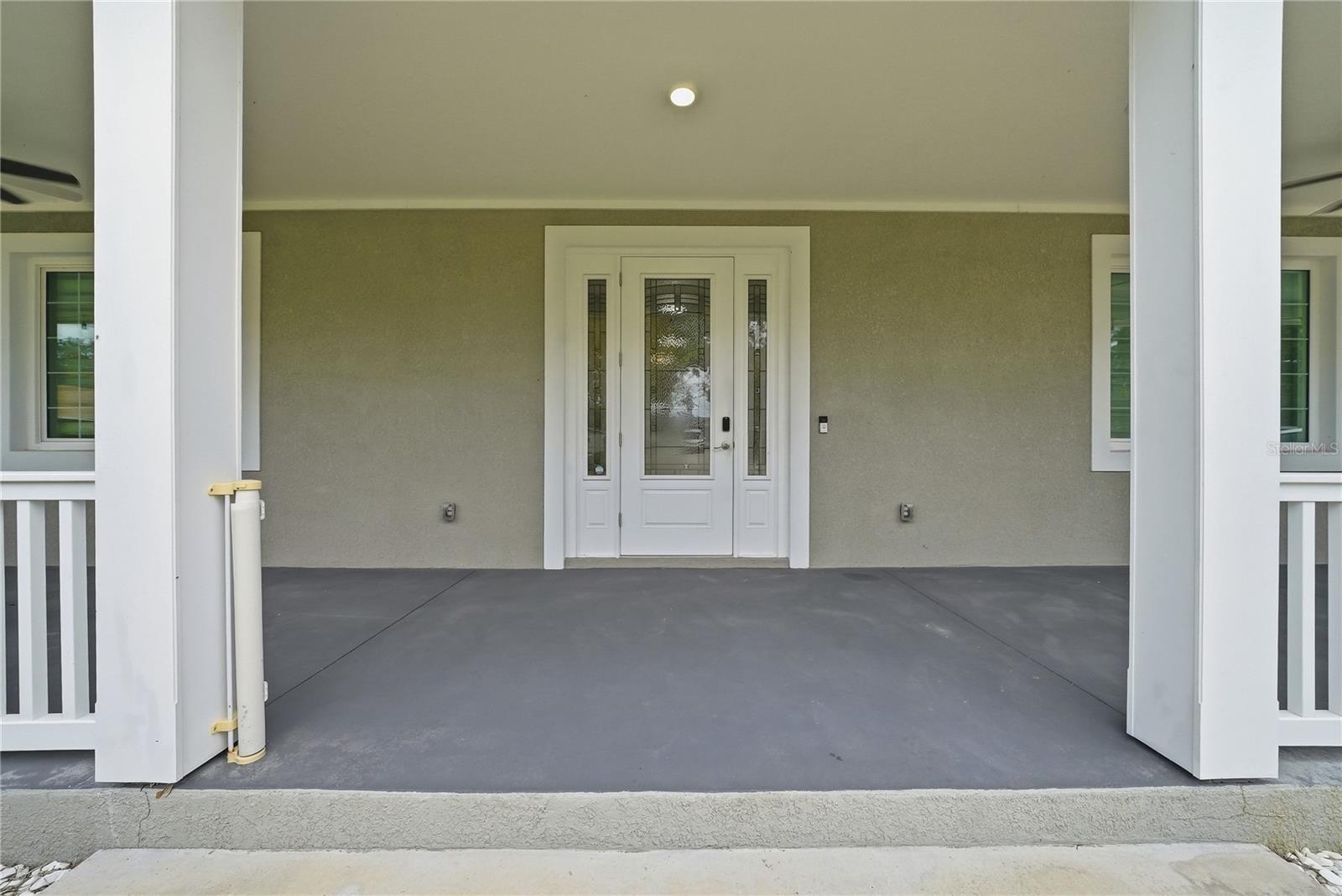 Covered porch / entry to enjoy your morning cup of coffee Covered porch / entry to enjoy your morning cup of coffee