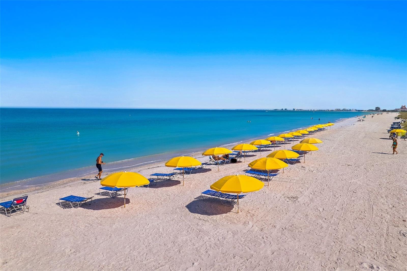 just 15 min to award winning beaches!