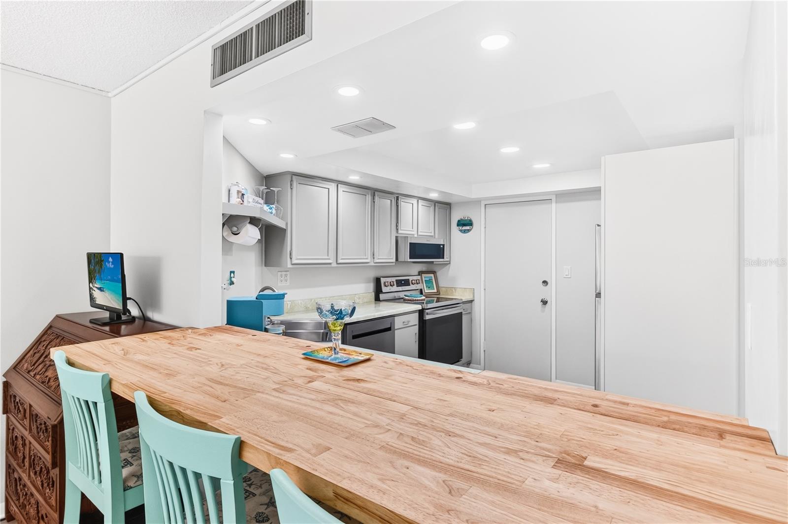 7400 SUN ISLAND DRIVE S, #203, South Pasadena, FL 33707