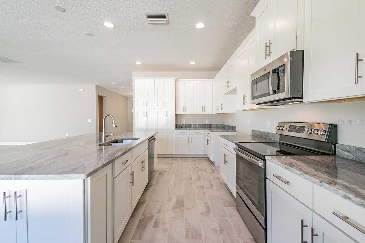 502 N BEVERLY AVENUE, Tampa, FL 33609
