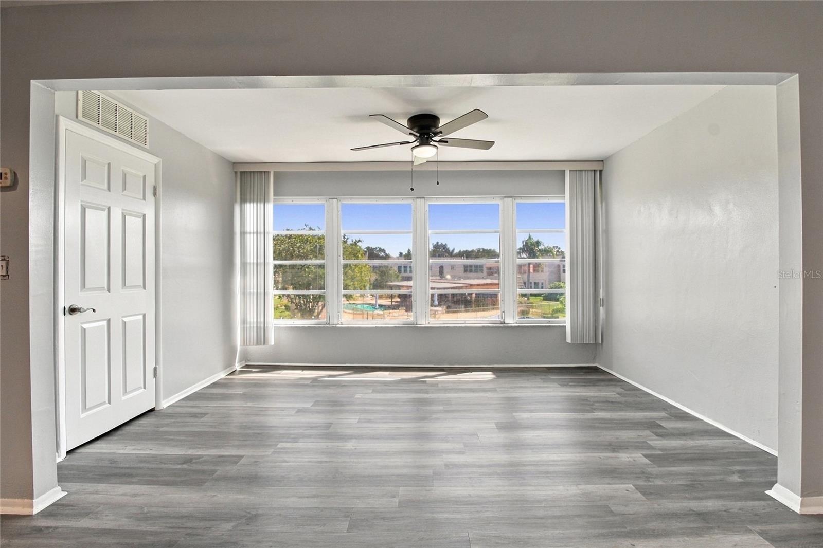 211 FERNWOOD CIRCLE, #211, Seminole, FL 33777