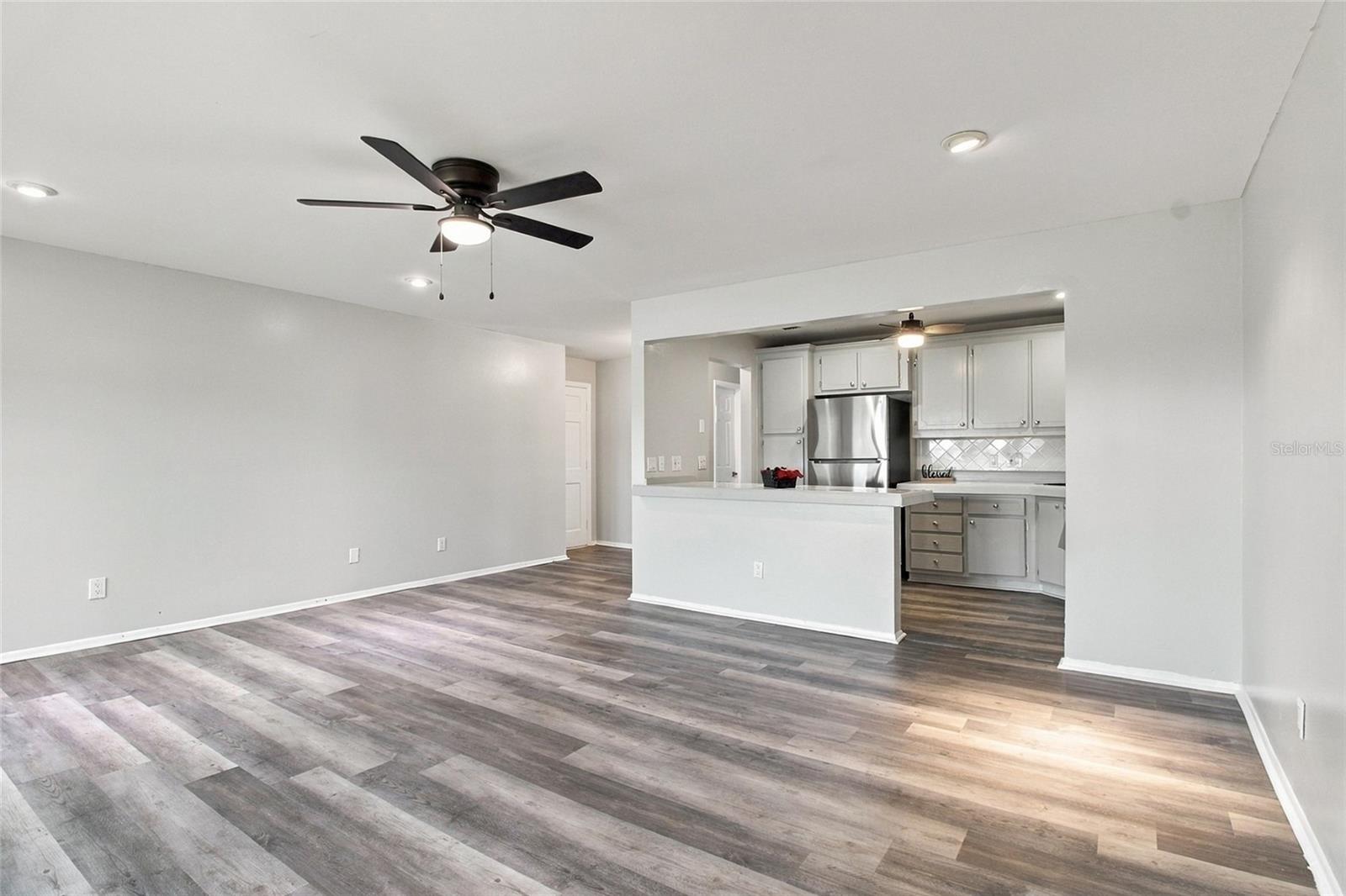 211 FERNWOOD CIRCLE, #211, Seminole, FL 33777