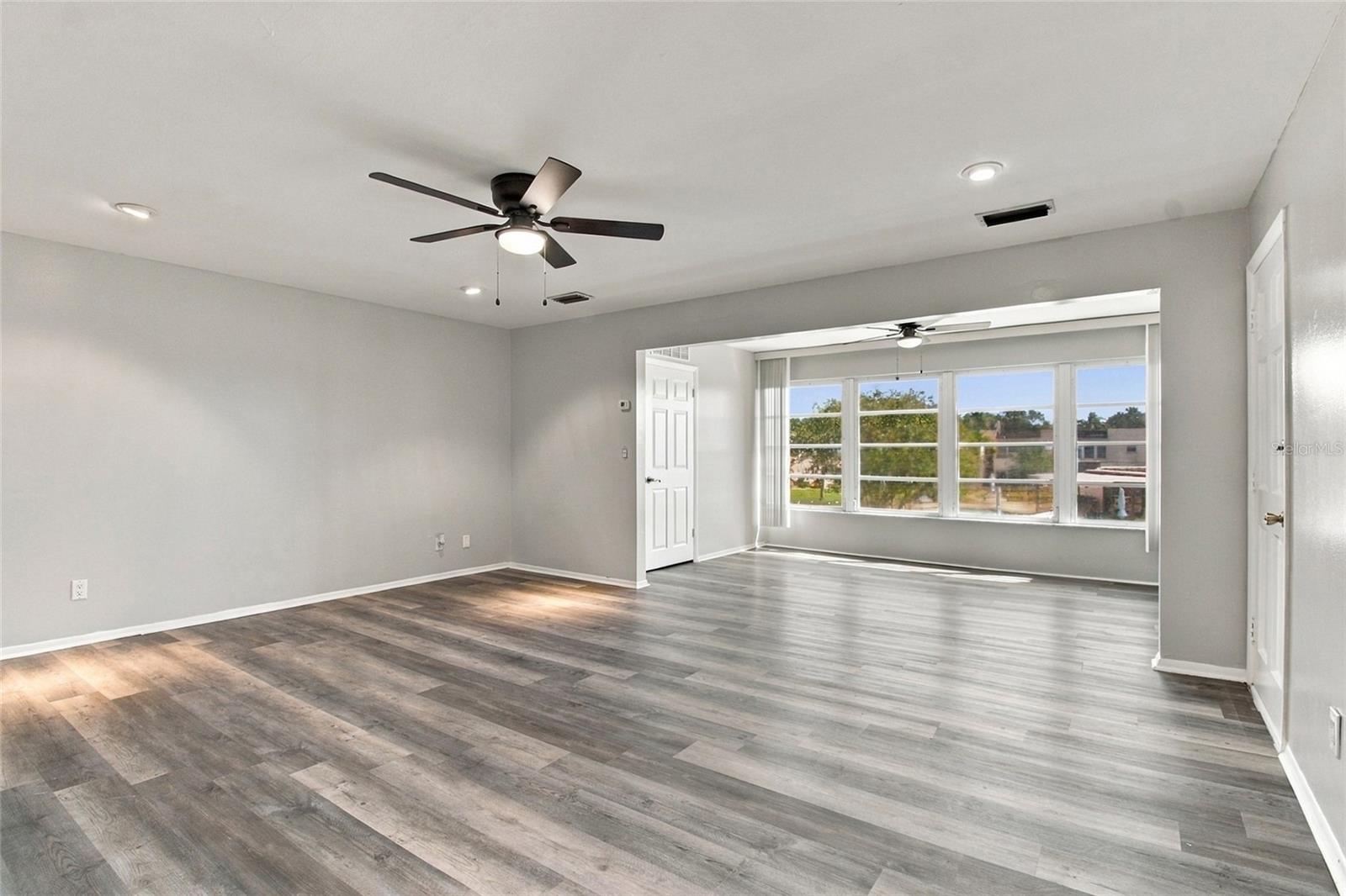 211 FERNWOOD CIRCLE, #211, Seminole, FL 33777