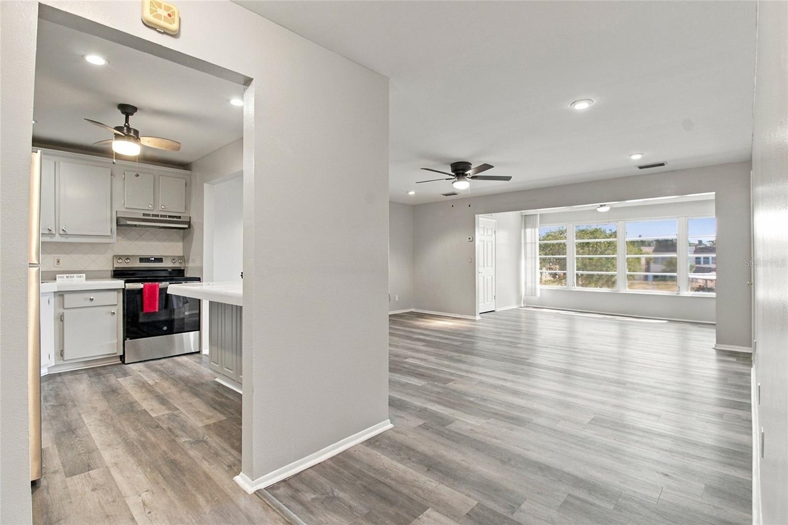 211 FERNWOOD CIRCLE, #211, Seminole, FL 33777