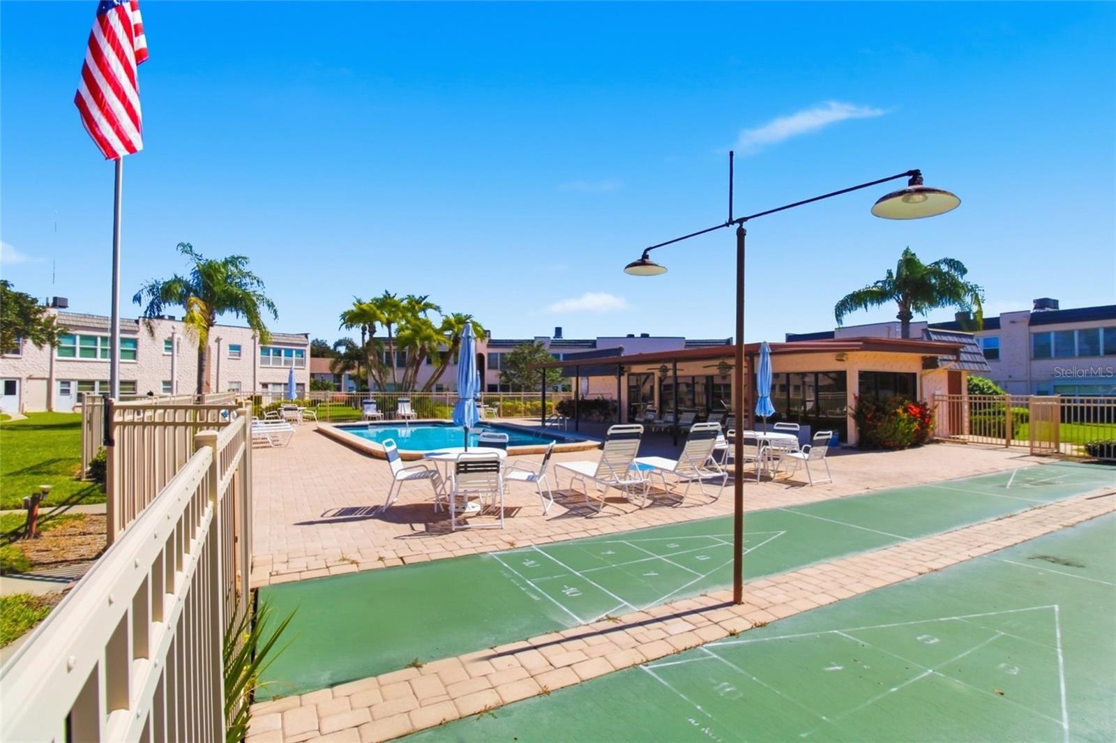 211 FERNWOOD CIRCLE, #211, Seminole, FL 33777