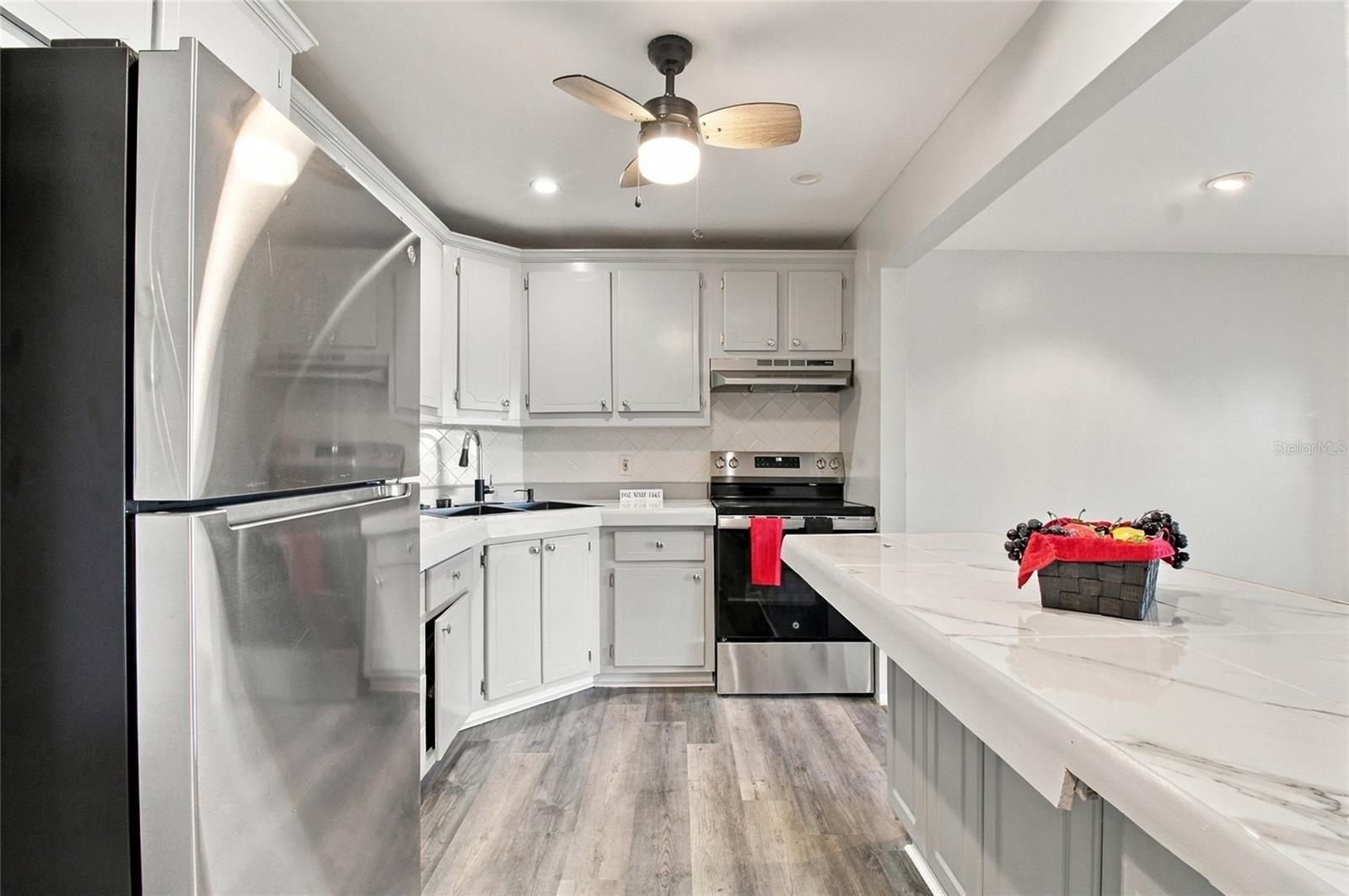 211 FERNWOOD CIRCLE, #211, Seminole, FL 33777