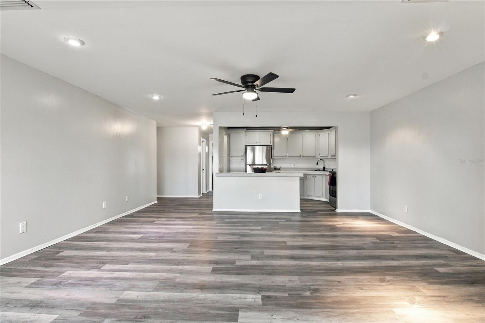 211 FERNWOOD CIRCLE, #211, Seminole, FL 33777