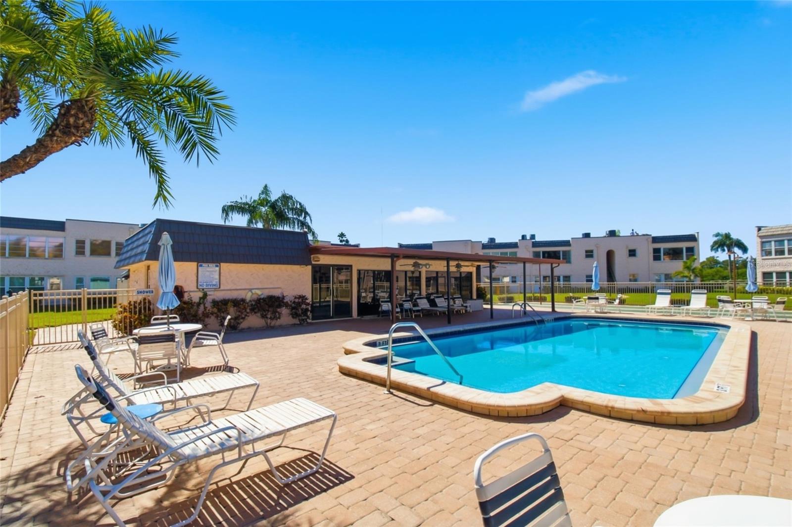 211 FERNWOOD CIRCLE, #211, Seminole, FL 33777