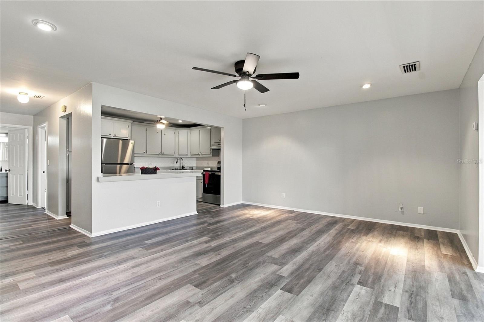 211 FERNWOOD CIRCLE, #211, Seminole, FL 33777