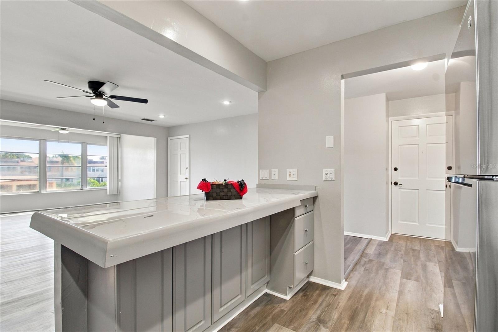 211 FERNWOOD CIRCLE, #211, Seminole, FL 33777