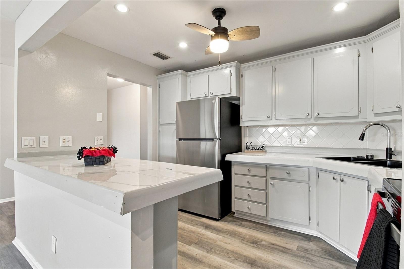 211 FERNWOOD CIRCLE, #211, Seminole, FL 33777