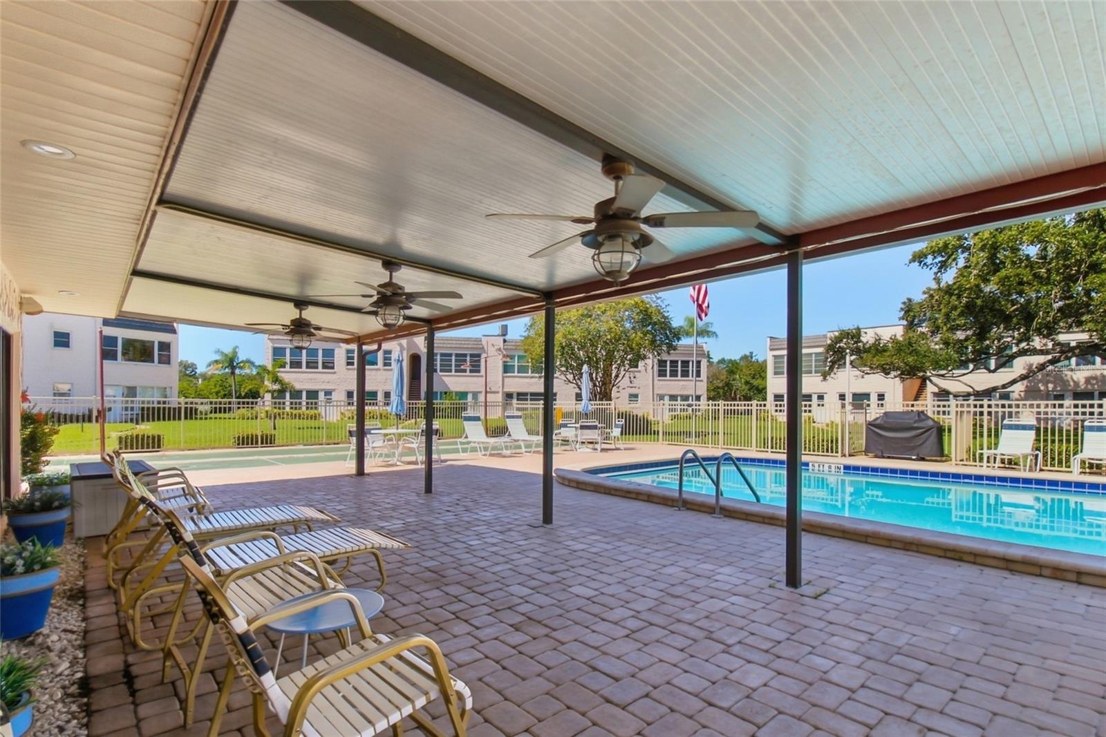 211 FERNWOOD CIRCLE, #211, Seminole, FL 33777