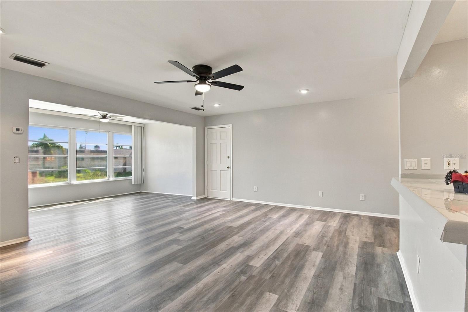 211 FERNWOOD CIRCLE, #211, Seminole, FL 33777