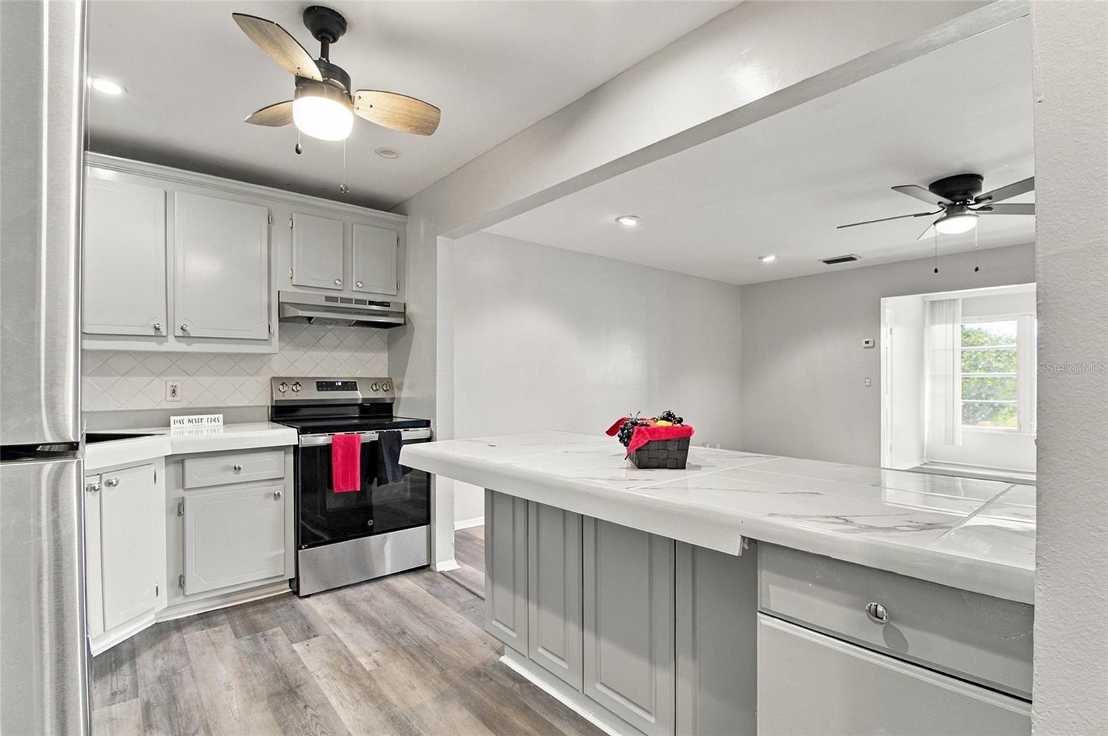 211 FERNWOOD CIRCLE, #211, Seminole, FL 33777