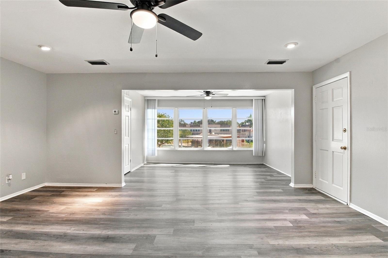 211 FERNWOOD CIRCLE, #211, Seminole, FL 33777