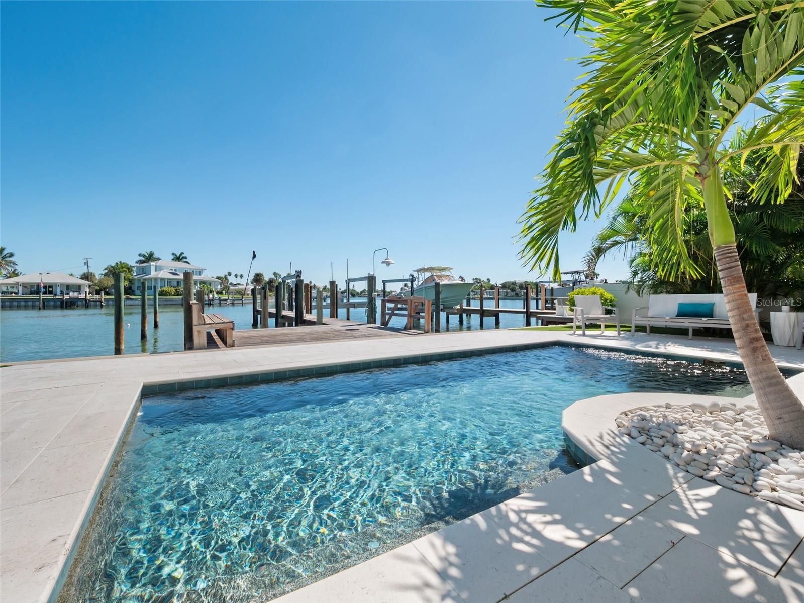10K lb lift and add'l mooring for a big boat or for friends to come by boat, car, or golf cart.