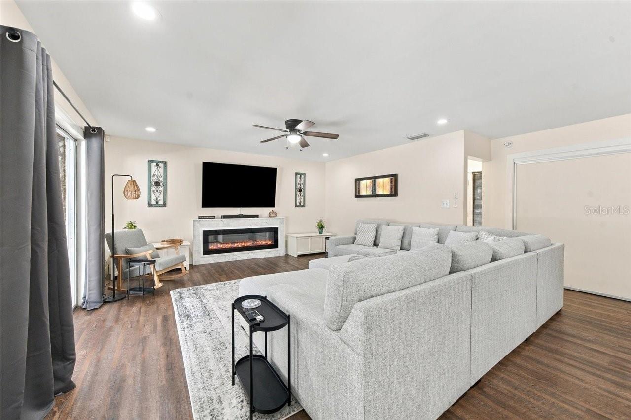 2231 S VILLAGE AVENUE, Tampa, FL 33612