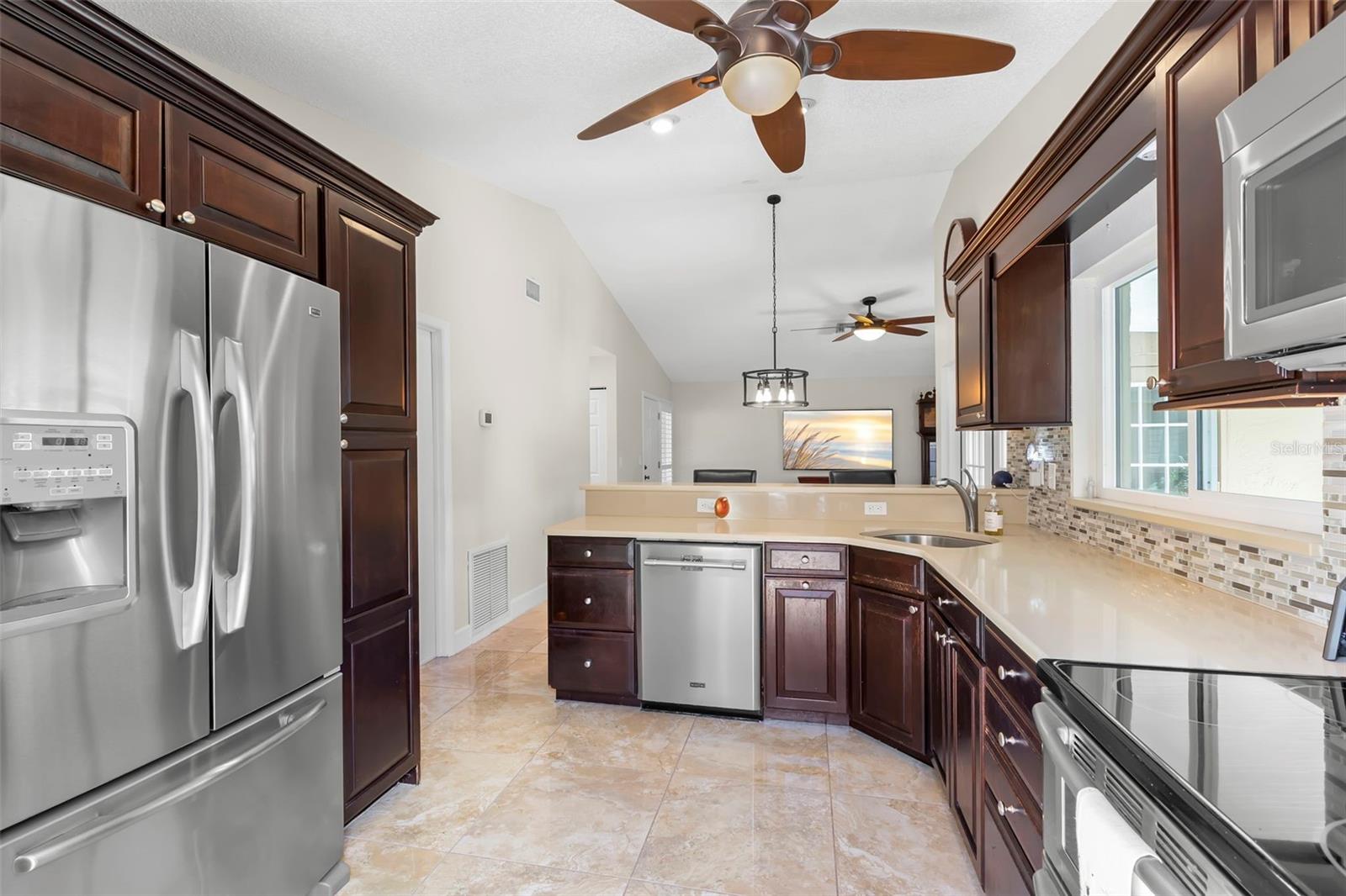 495 ST TROPEZ CIRCLE NE, St Petersburg, FL 33703