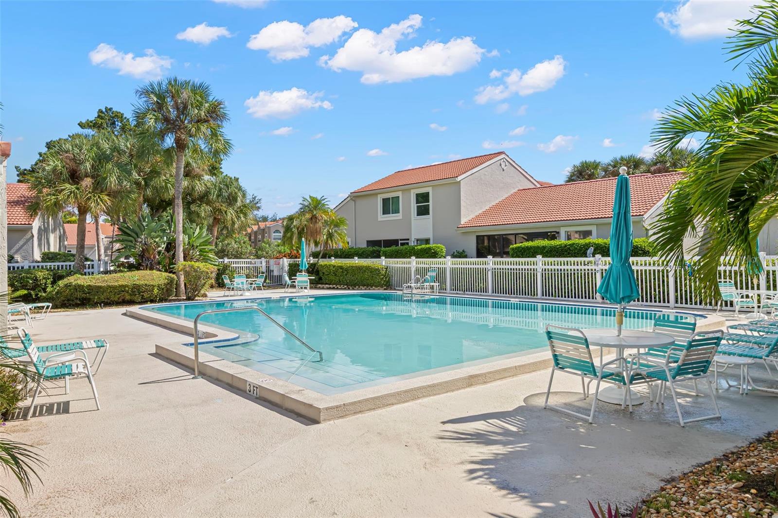 495 ST TROPEZ CIRCLE NE, St Petersburg, FL 33703