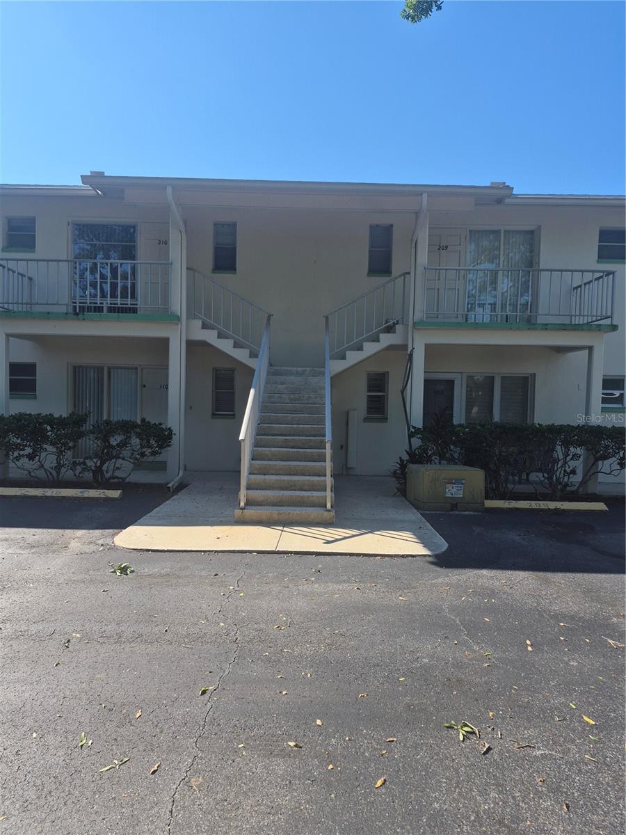 8301 BARDMOOR BOULEVARD, #209, Seminole, FL 33777