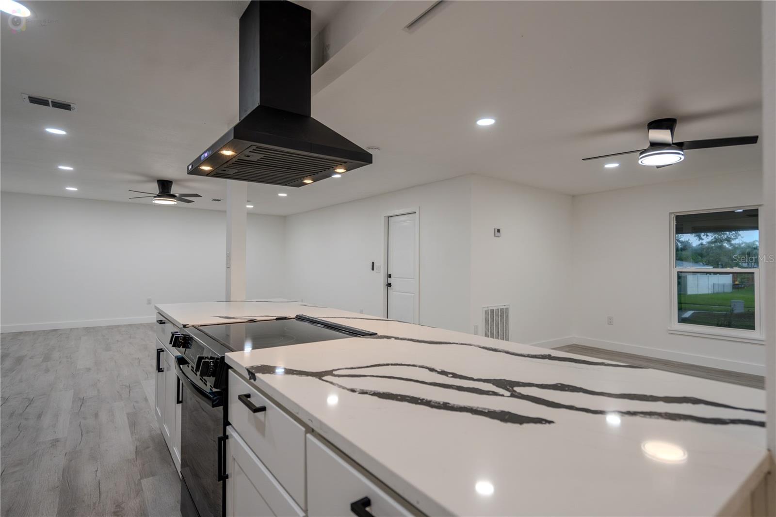 611 ROOKS ROAD, Seffner, FL 33584
