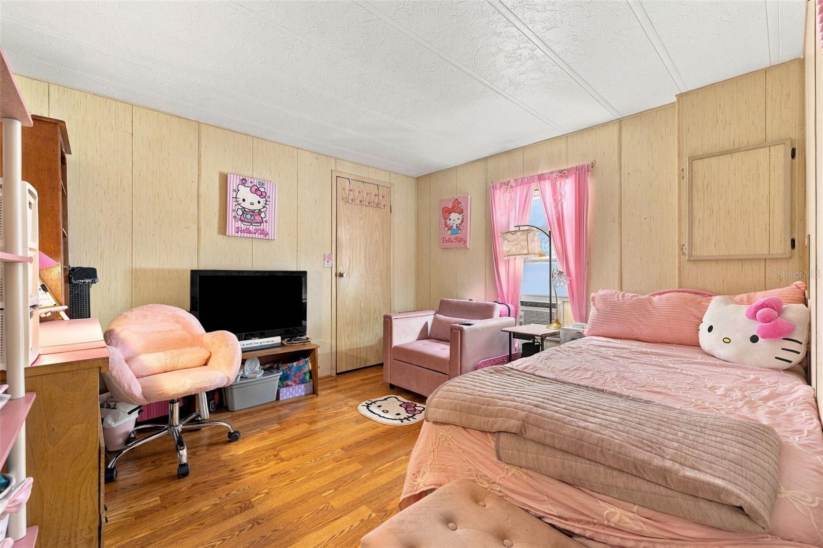 Guest bedroom