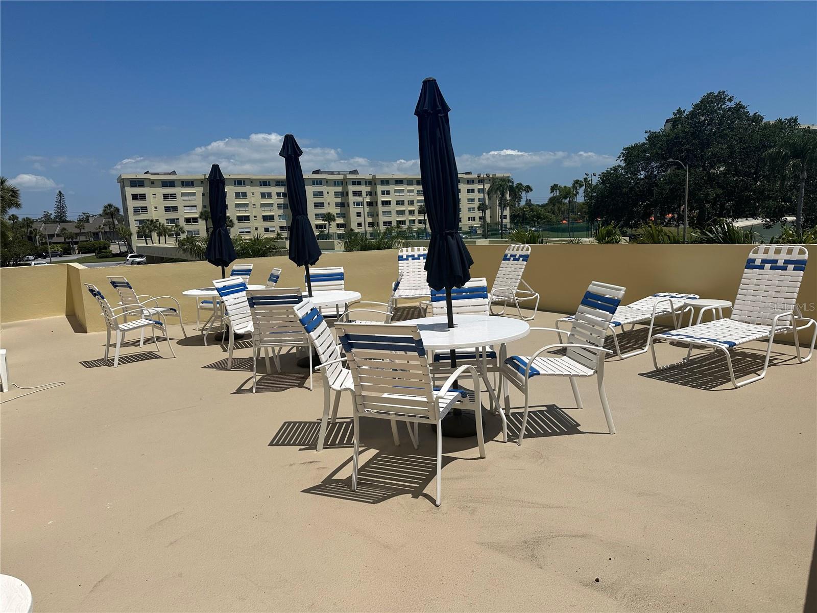 COLUMBIA PATIO-LOCATED ON 2 FLOOR