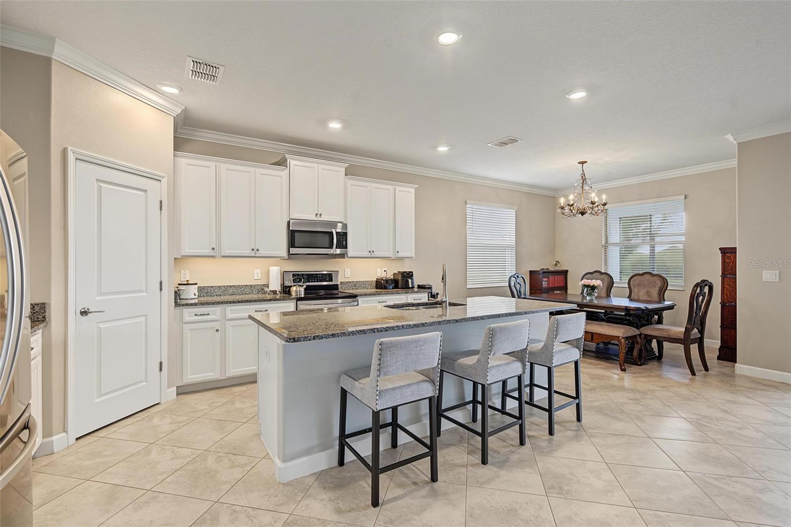 Large kitchen with lots of counter space Large kitchen with lots of counter space