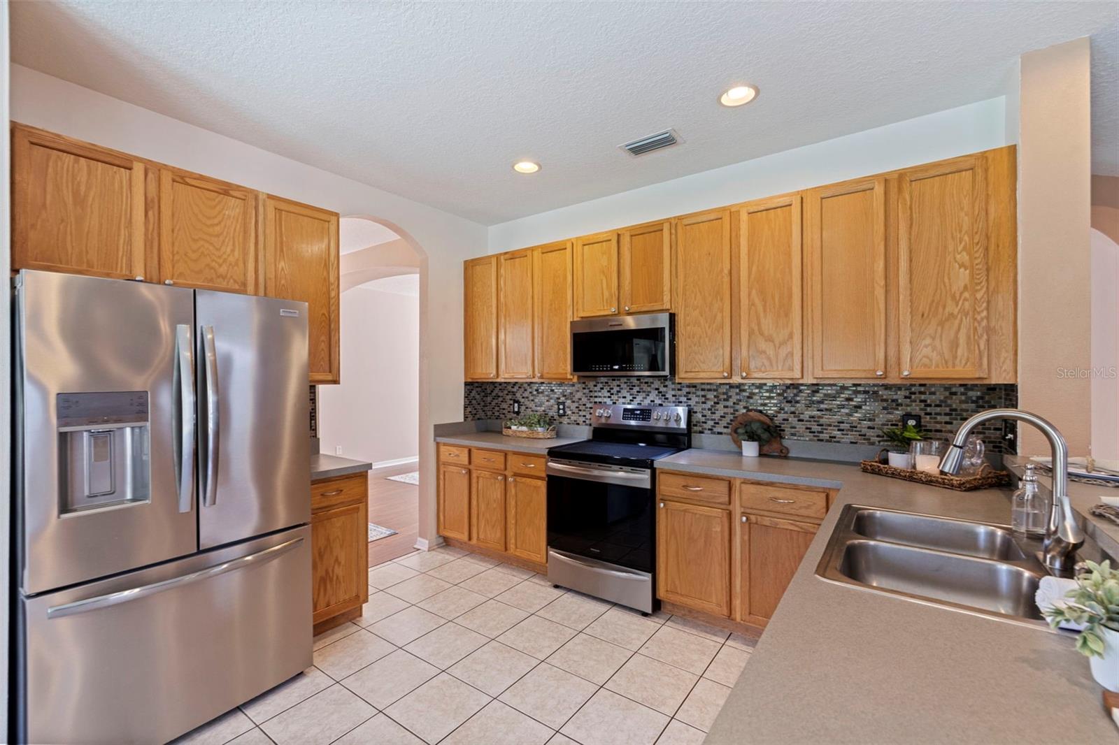 4758 WHISPERING WIND AVENUE, Tampa, FL 33614