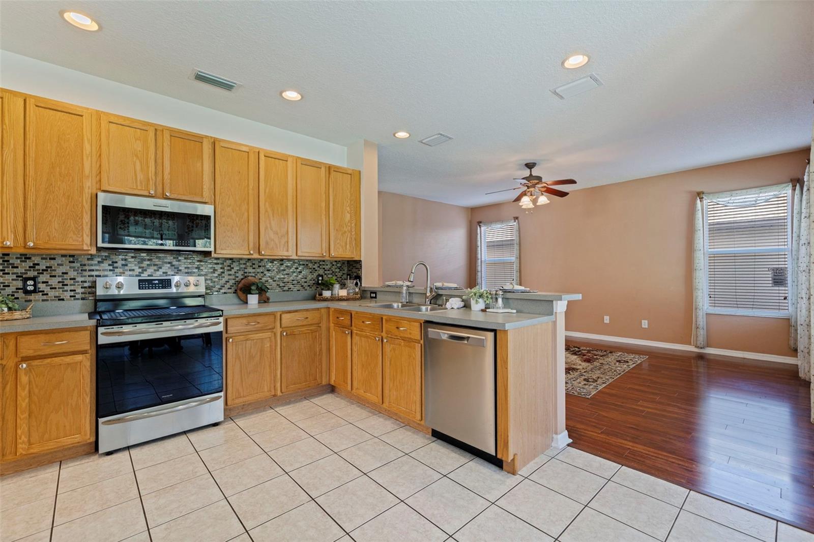 4758 WHISPERING WIND AVENUE, Tampa, FL 33614