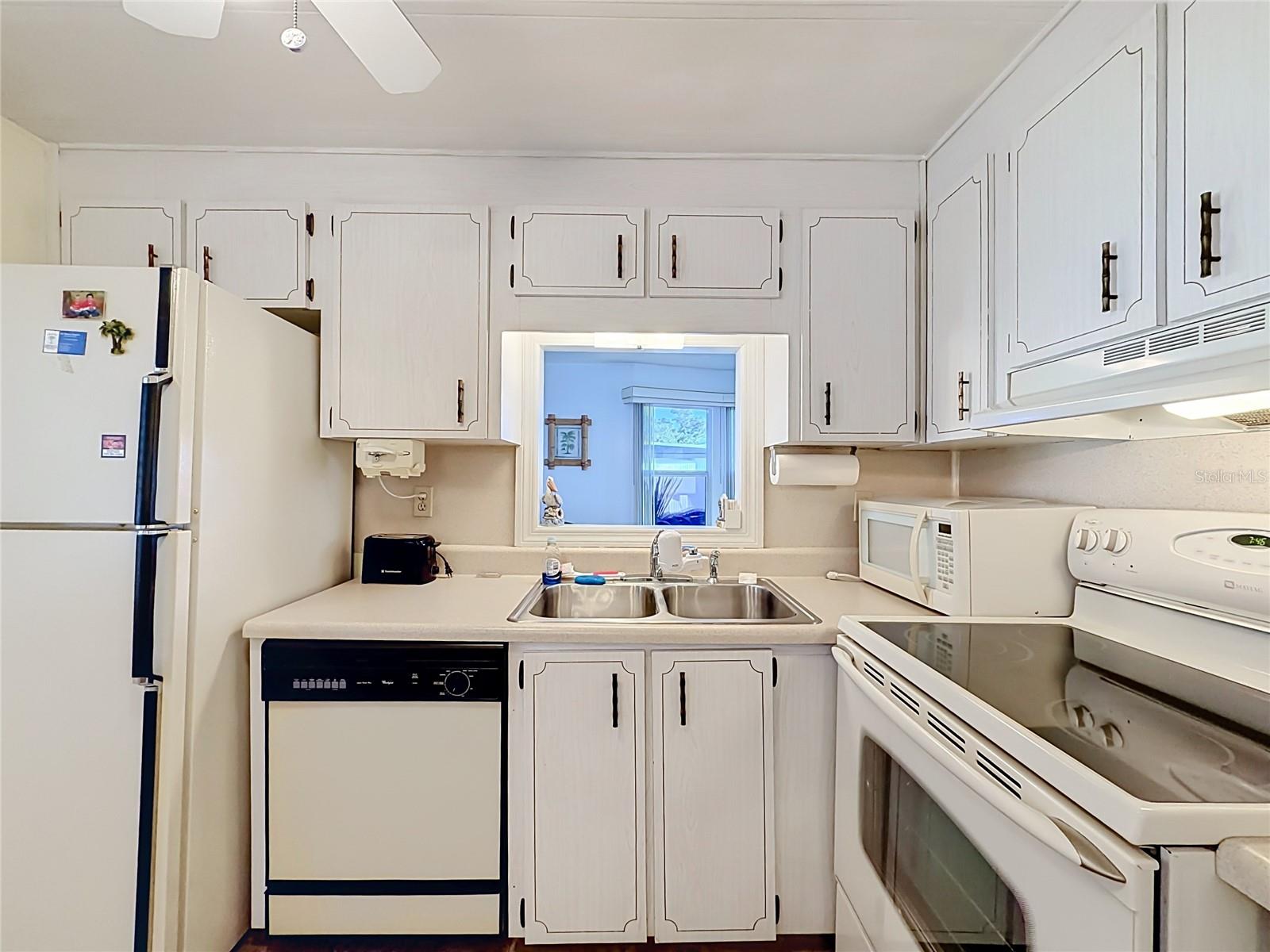 KITCHEN KITCHEN