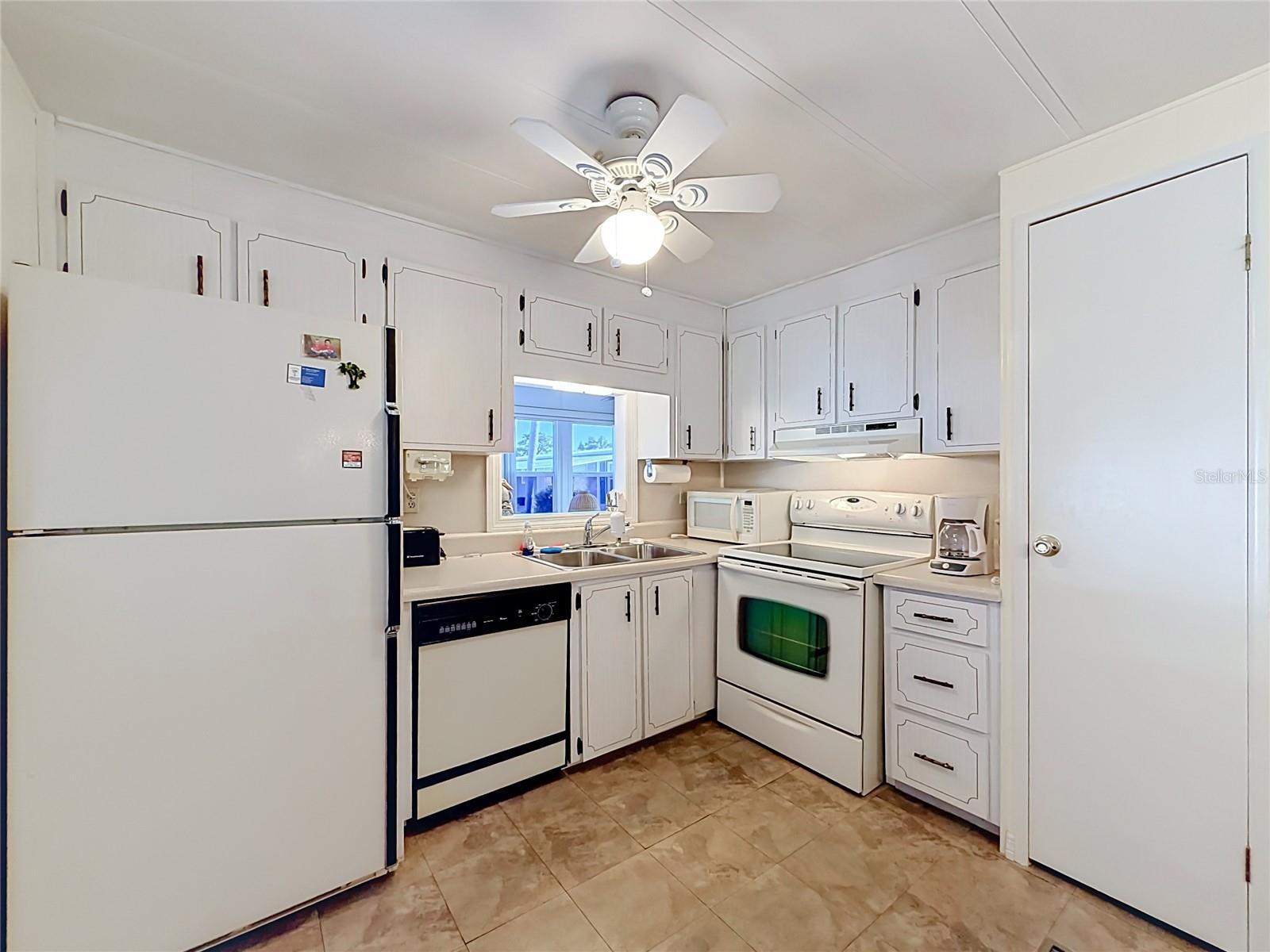 KITCHEN KITCHEN