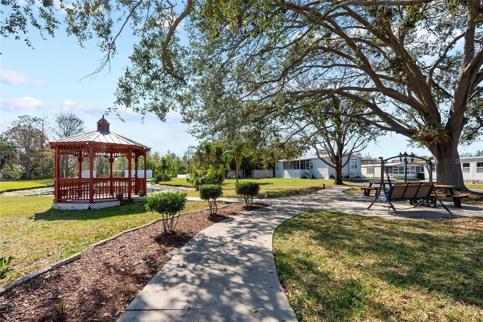 PARK/GAZEBO