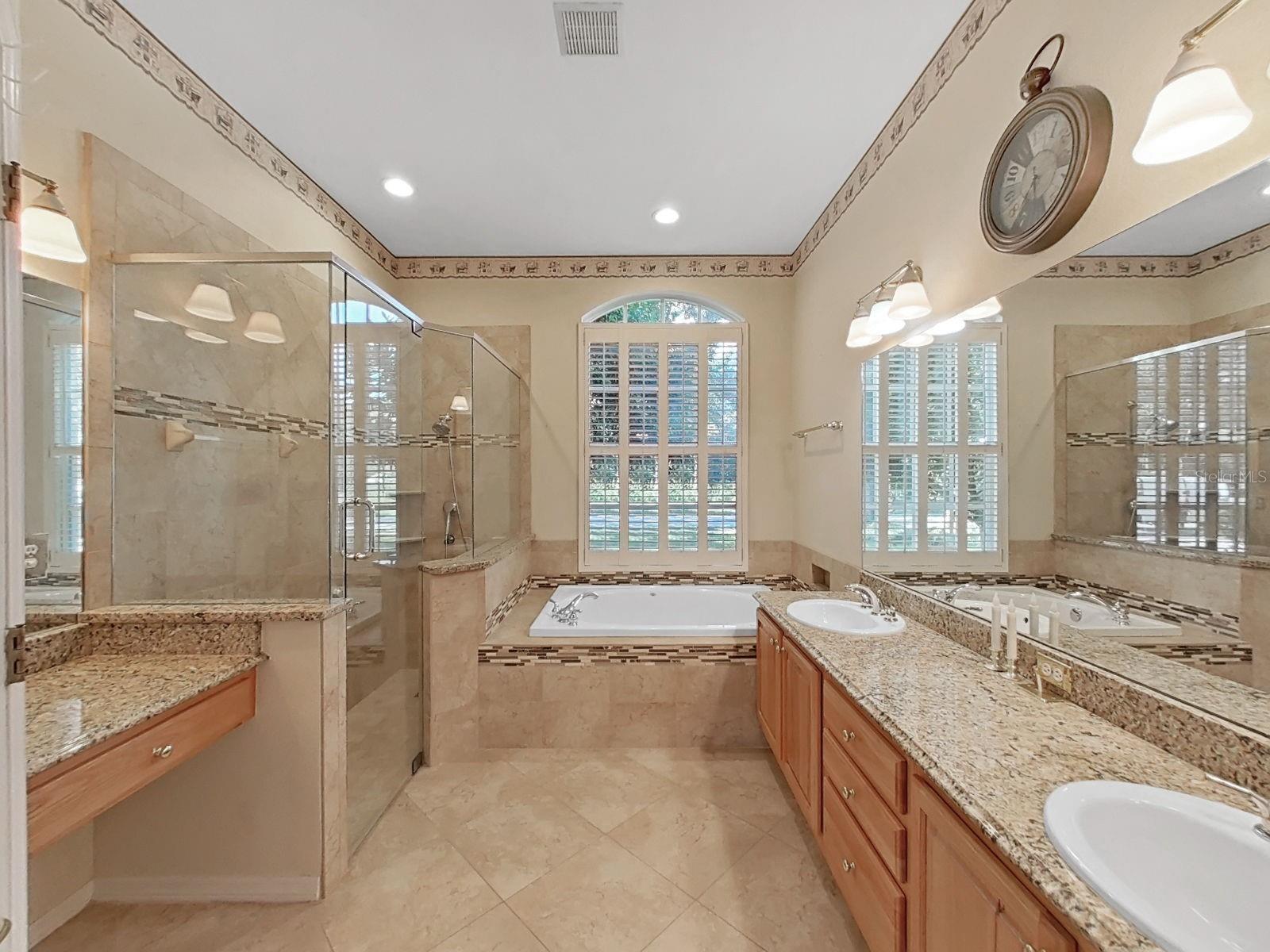 Large Ensuite Bath